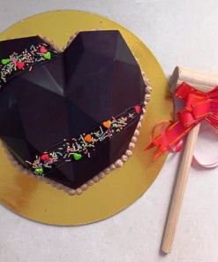 Round Pinata Cake